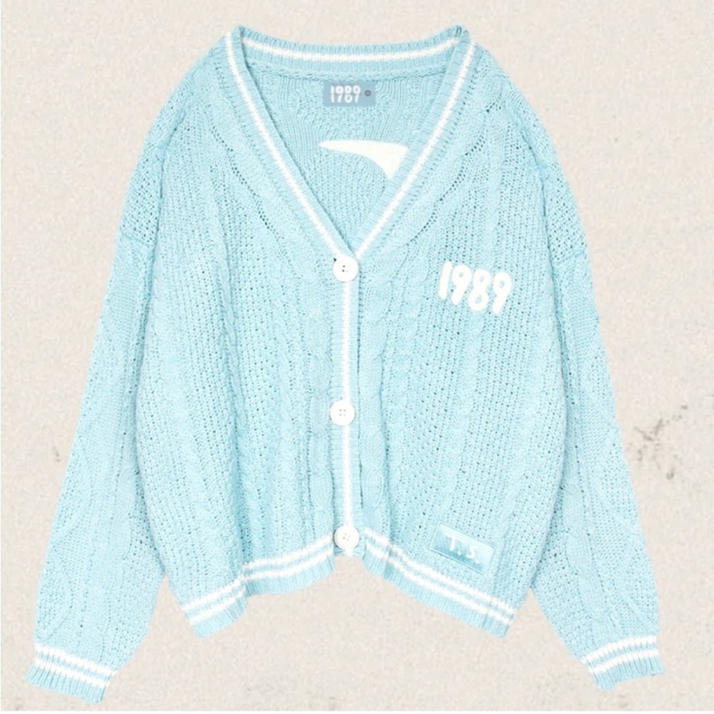 SAME DAY SHIPPING - 1989 Taylor’s version cardigan - Taylor Swift M/L Sealed - Picture 2 of 6